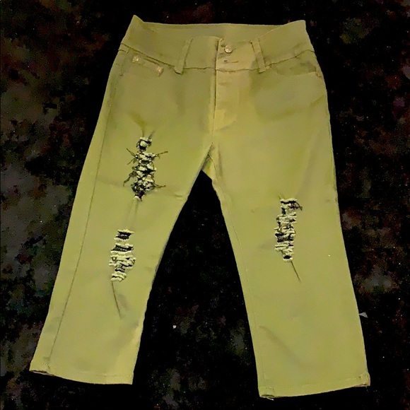 Olive green capris - Picture 1 of 4